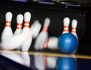 Fototapeta premium Bowling action