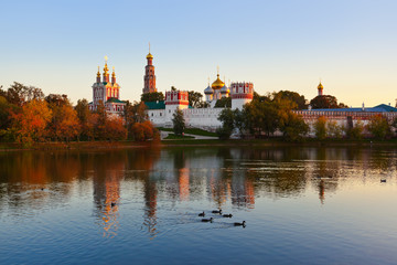Fototapeta na wymiar Novodevichiy klasztor w Moskwie, Rosja