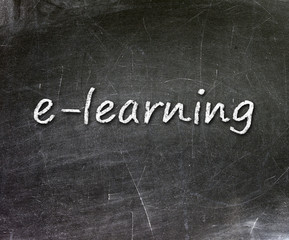 Fototapeta premium E-learning school written on a chalkboard