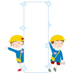 メッセージボードから覗く幼稚園児