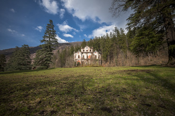 Fototapeta premium Ghost house