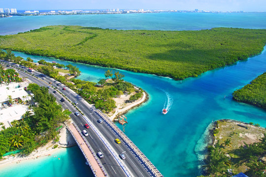 vue a&eacute;rienne du lagon de Cancun