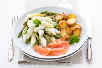 Green and white asparagus, potatoes and salmon