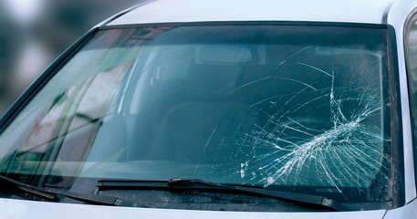 Naklejka premium Accident cars broken windshield close up background
