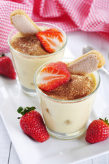 dessert tiramisuwith strawberry