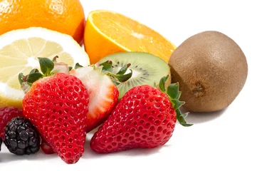 Selbstklebende Fototapeten Früchte reich an Vitamin C © frinz