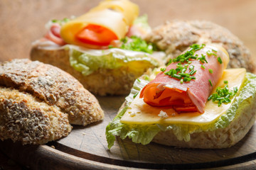 Fesh sandwich with lettuce, cheese, ham and chive