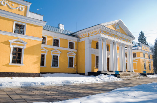 Украина. Дворец начала девятнадцатого века