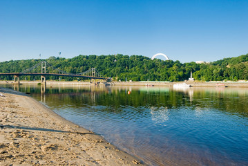 Киев. Вид с центрального пляжа на Днепр