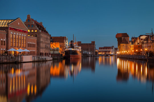 Fototapeta Old town with Motlawa river at night in Gdansk, Poland.
