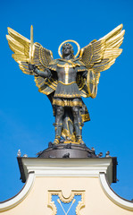 Obraz premium Монумент Архангела Михаила в Киеве