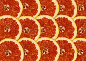 Poster Im Rahmen Abstrakter roter Hintergrund mit Zitrusfrüchten von Grapefruitscheiben © macrowildlife