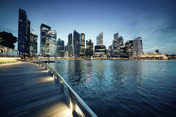 Singapore-stad in zonsondergangtijd