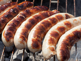 leckere würstchen vom grill