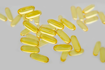 omega-3 fish fat oil capsules