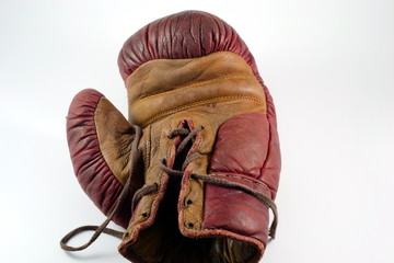 Alter Boxhandschuh