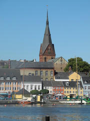 Fototapeta premium Hafen und Marienkirche in Flensburg