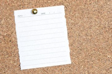 Memo note on cork bulletin board