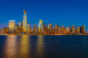 Naklejka premium Manhattan skyline at night, New-York, USA