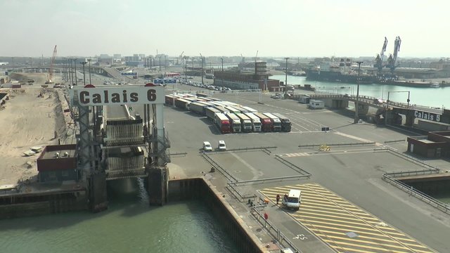 accostage d'un ferry &agrave; calais