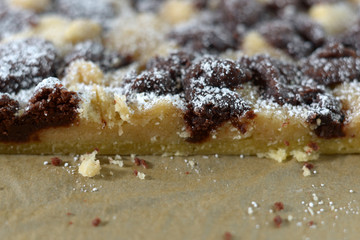 Backblech mit zweifarbigem Streuselkuchen