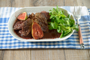Vegane Steaks mit Feigen in Portweinsoße