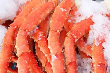 Fotobehang Fresh crab legs at a seafood market © konstantant