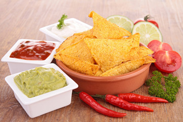 gaucamole and chips