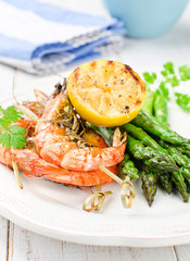 Garnelen mit grünem Spargel