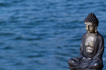 Buddhafigur am Meer