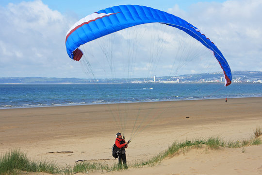 paraglider on Aberavon beach