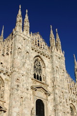 Fototapeta na wymiar Fasada katedry w Mediolanie