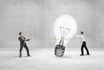 Obraz premium man pulling lamp