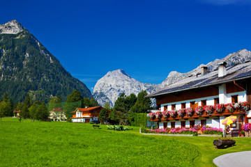 Fototapeta na wymiar Alps village