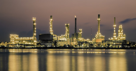 Fototapeta premium Oil refinery