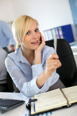Obraz premium Portrait of businesswoman talking to client