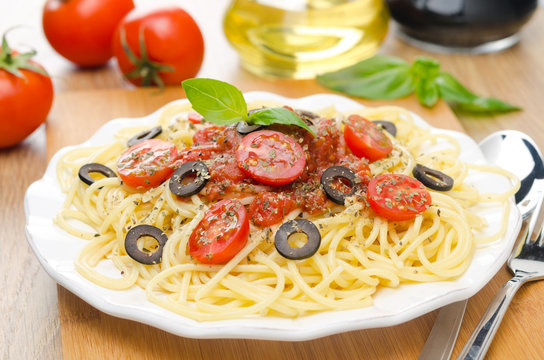 spaghetti with tomato sauce, cherry tomatoes and olives