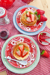 Cheesecake with fresh strawberries