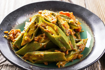 okra mit sauce