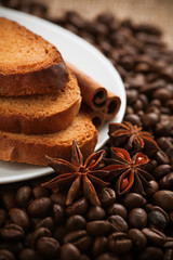 Full-flavored crackers with roasted coffee beans