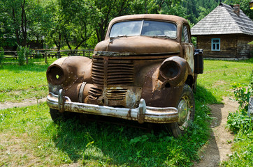 Old rusty vintage car - 51271572