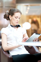 Business woman using tablet on lunch break in cafe