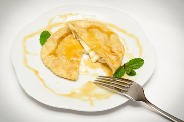 Sebada ripiena di pecorino, dolce tipico Sardo