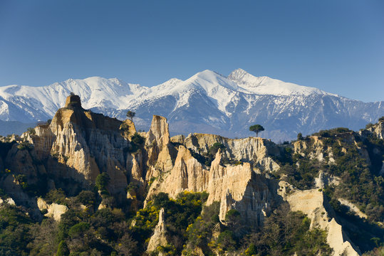 Le Canigou depuis les Orgues d'Ille sur T&ecirc;t