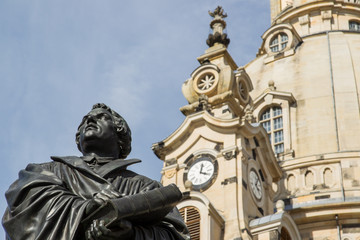 martin luther mit frauenkirche in dresden