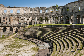 Obraz premium The inside of the ruins of the ancient Roman amphitheatre