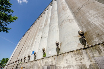 Grain silo