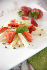 Erdbeer-Spargel-Salat