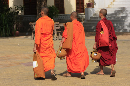 Buddhist monks walking in the courtyard of Wat Ounalom, Phnom Pe