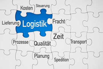 Puzzle in Blau mit Logistik